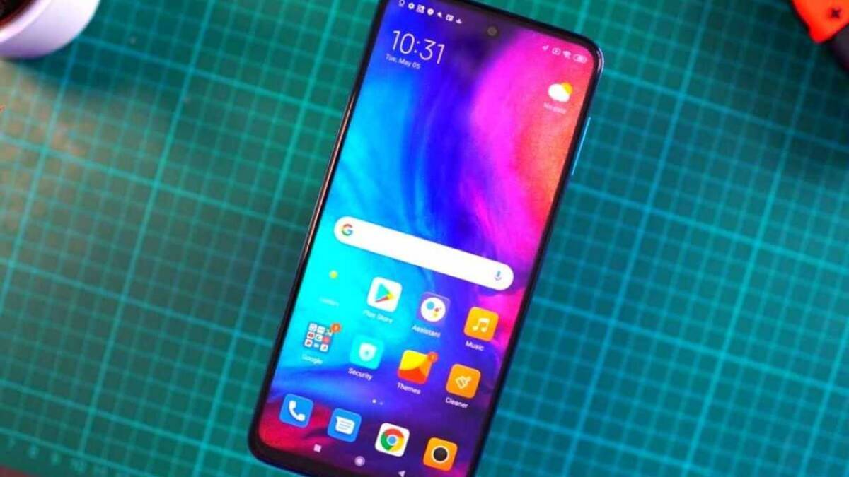 Смартфон Redmi Note 10 Pro с ярким дисплеем и интерфейсом