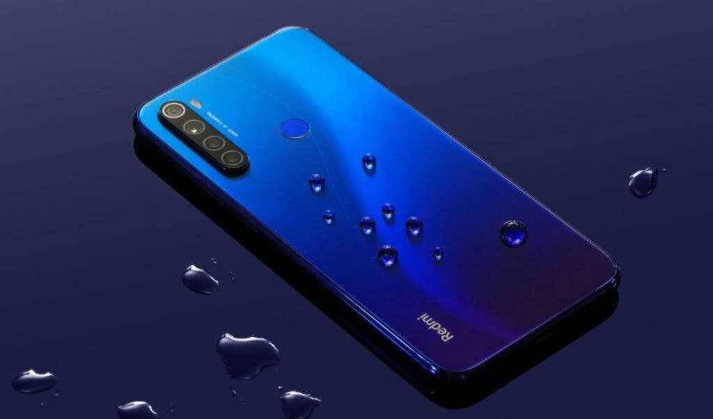 Xiaomi раскрыла стоимость Redmi Note 8 2021 5 Задняя панель смартфона Redmi Note 8 2021 с водяными каплями