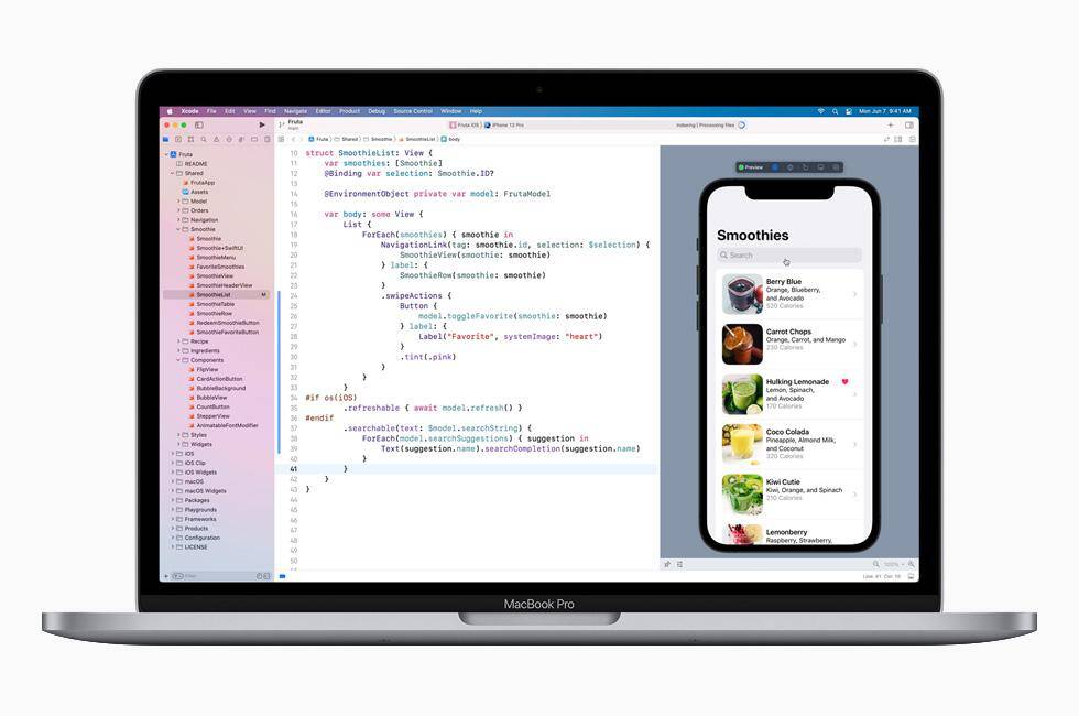 Apple представила новые технологии и инструменты для разработчиков приложений 15 Ноутбук MacBook Pro с открытым приложением для разработки программного обеспечения