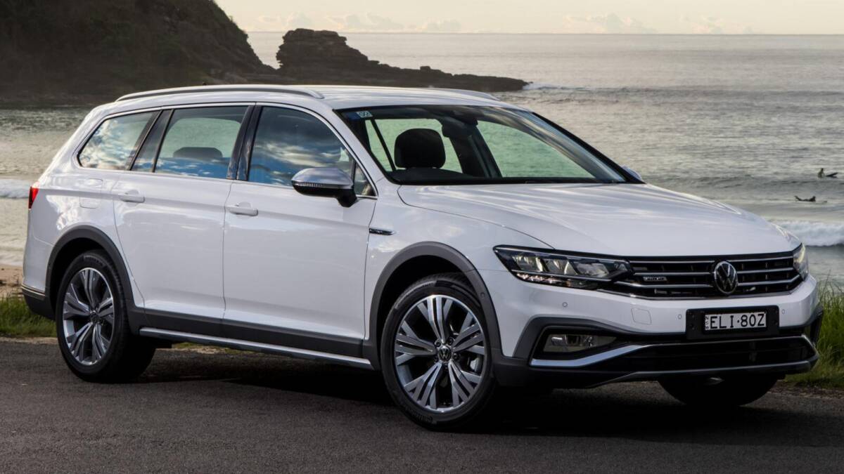Volkswagen представил Passat Alltrack в России 7 седан Volkswagen Passat Alltrack на фоне морского пейзажа