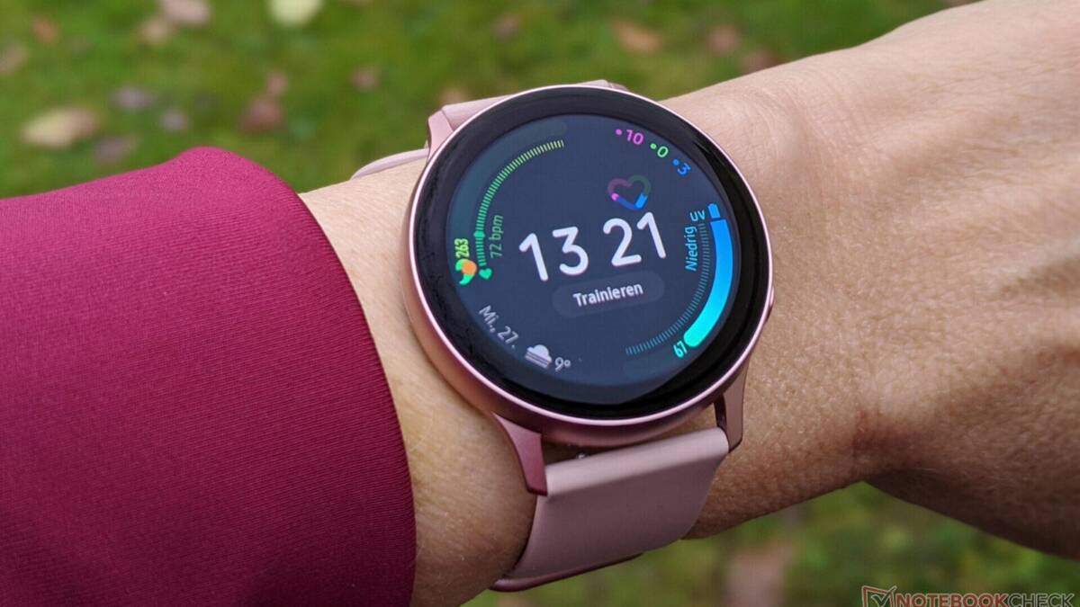 Смарт-часы Samsung Galaxy Watch 4: фитнес-дашборд на экране в режиме активности