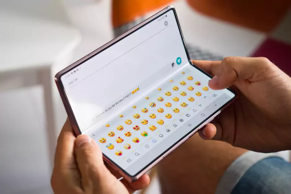 Google будет использовать дисплеи Samsung для своего складного телефона 5 galaxy z fold 2