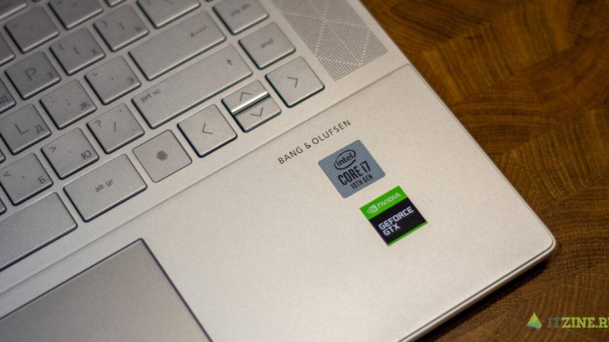 Обзор ноутбука HP Envy 15: мощь для создателей графического контента 38 Клавиатура ноутбука HP Envy 15 серебристого цвета