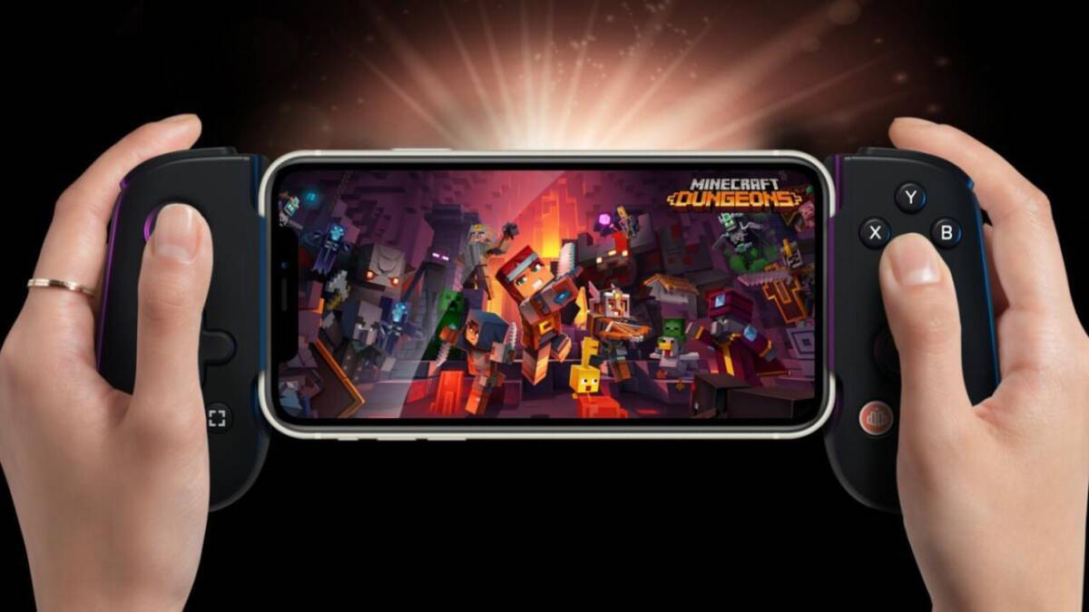 Игровой процесс Xbox Cloud Gaming на смартфоне Microsoft с консолью Xbox