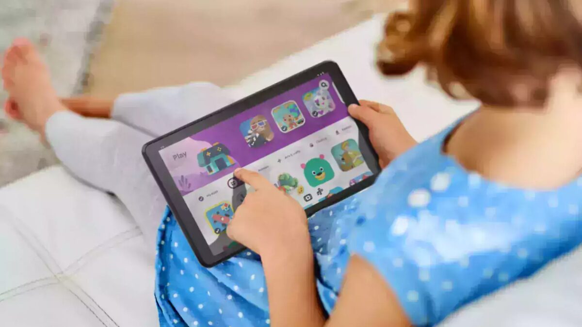 Планшет Lenovo Tab с ярким интерфейсом и игровыми приложениями