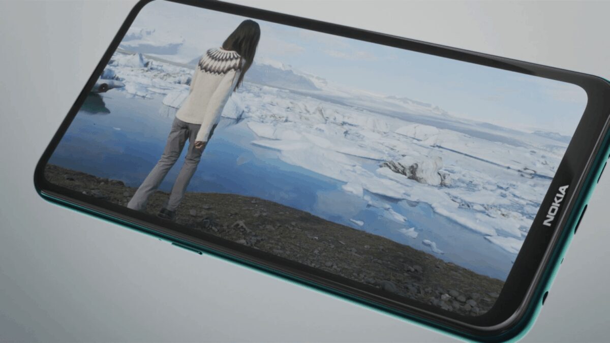 В России начались продажи смартфона Nokia X10 5 Смартфон Nokia X10 вблизи с изображением ледяного пейзажа на экране
