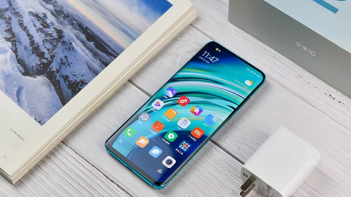 Xiaomi разрабатывает серию смартфонов Redmi K50 5 Смартфон Xiaomi Redmi K50 с ярким дисплеем и иконками приложений
