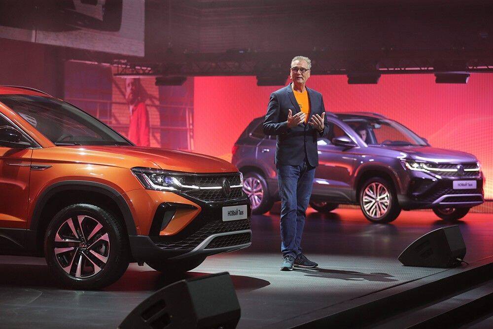 Презентация Volkswagen Taos: новый внедорожник на сцене на автосалоне в России