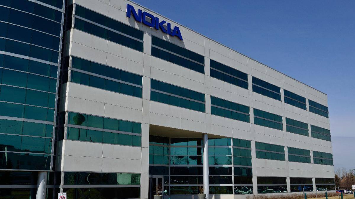 Nokia решила подать в суд на Oppo за использование её патентов 5 Здание офиса Nokia с современным фасадом и стеклянными окнами