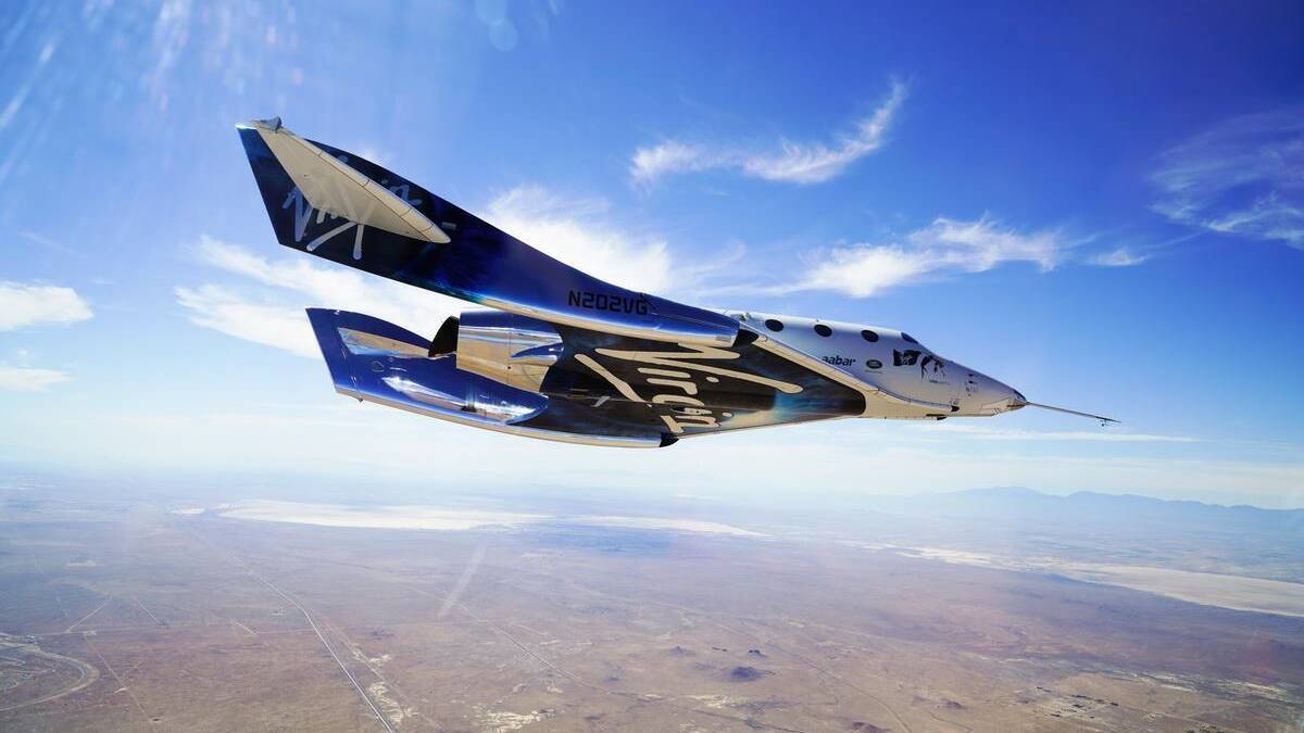 Космический корабль Virgin Galactic в полёте над Землёй перед запуском в воскресенье