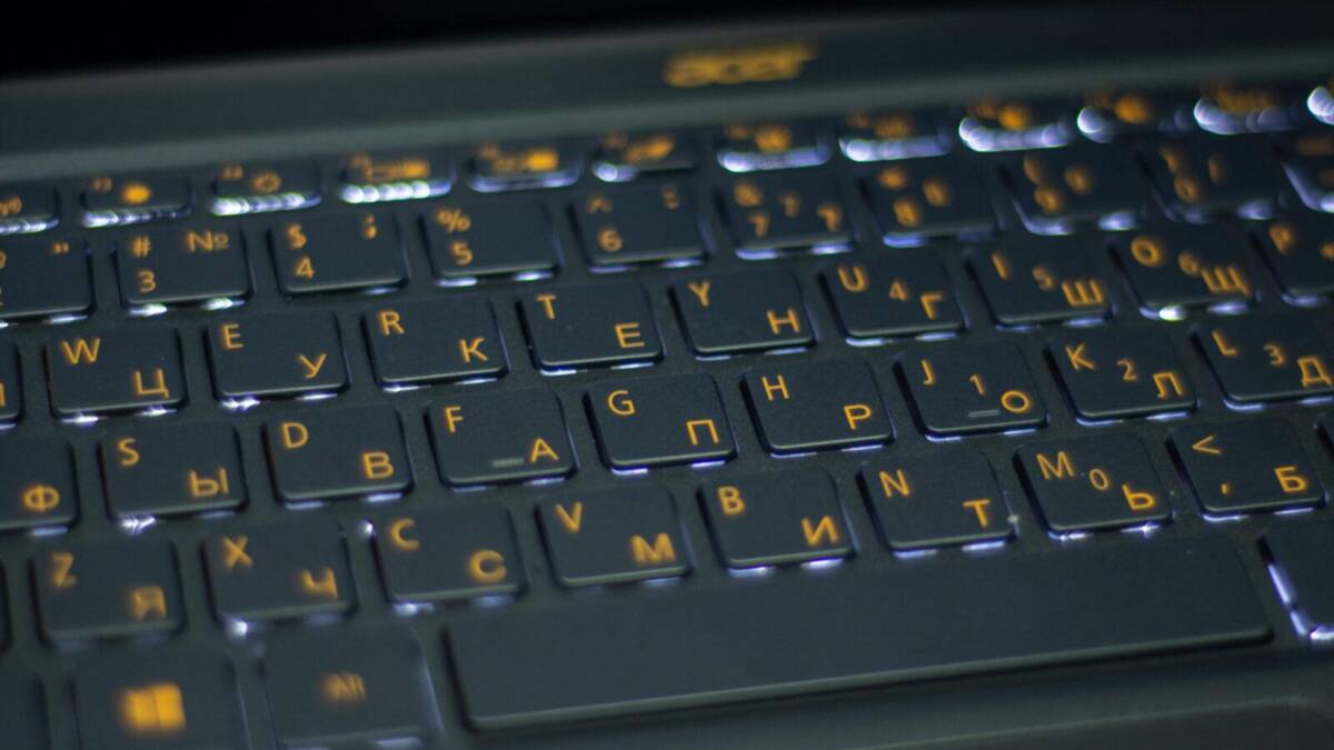 Обзор Acer Swift 5: идеальный ноутбук для работы из дома 40 Клавиатура ноутбука Acer Swift 5 с подсветкой