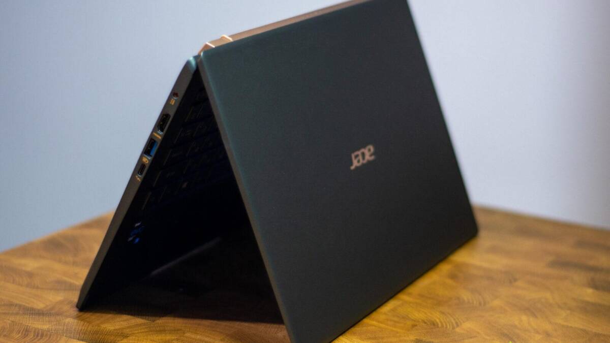 Обзор Acer Swift 5: идеальный ноутбук для работы из дома 39 Откидной ноутбук Acer Swift 5 со стороны разъемов