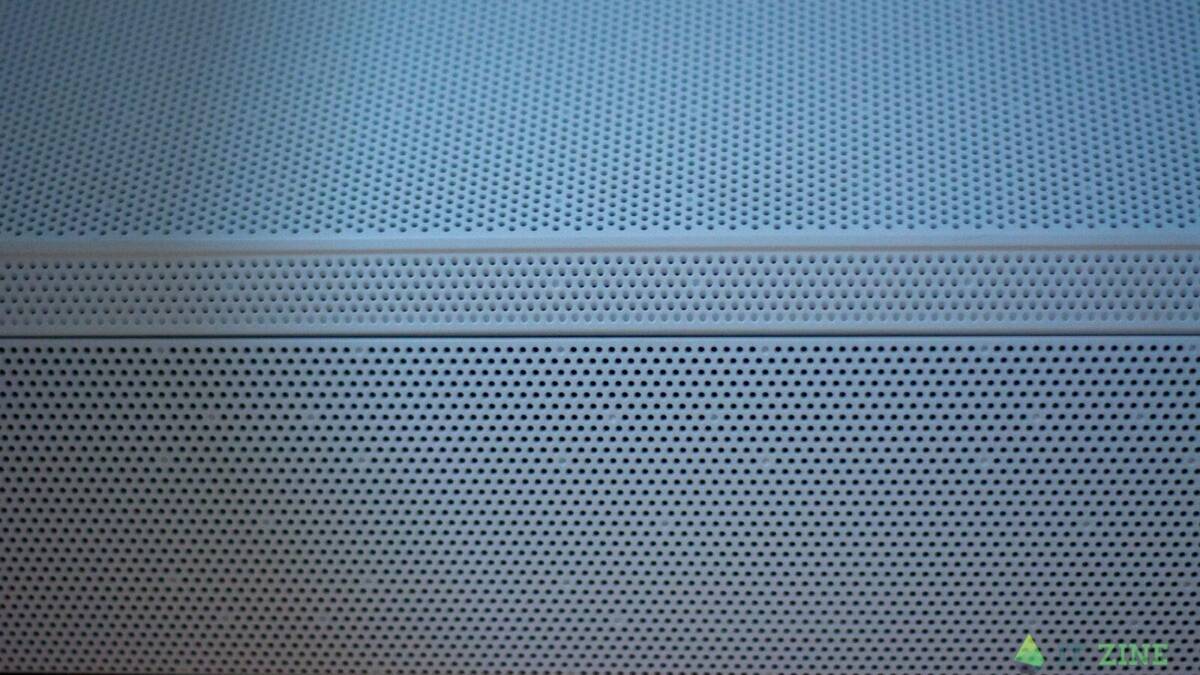 Фасад сплит-системы Samsung AR9500T WindFree с вентиляционными отверстиями