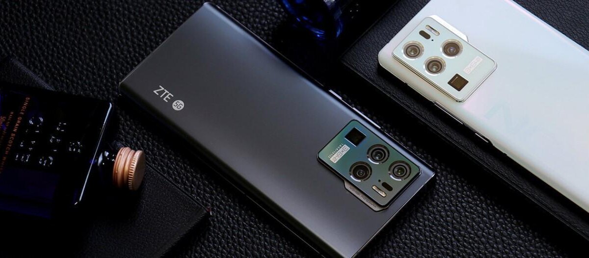 ZTE Axon 30