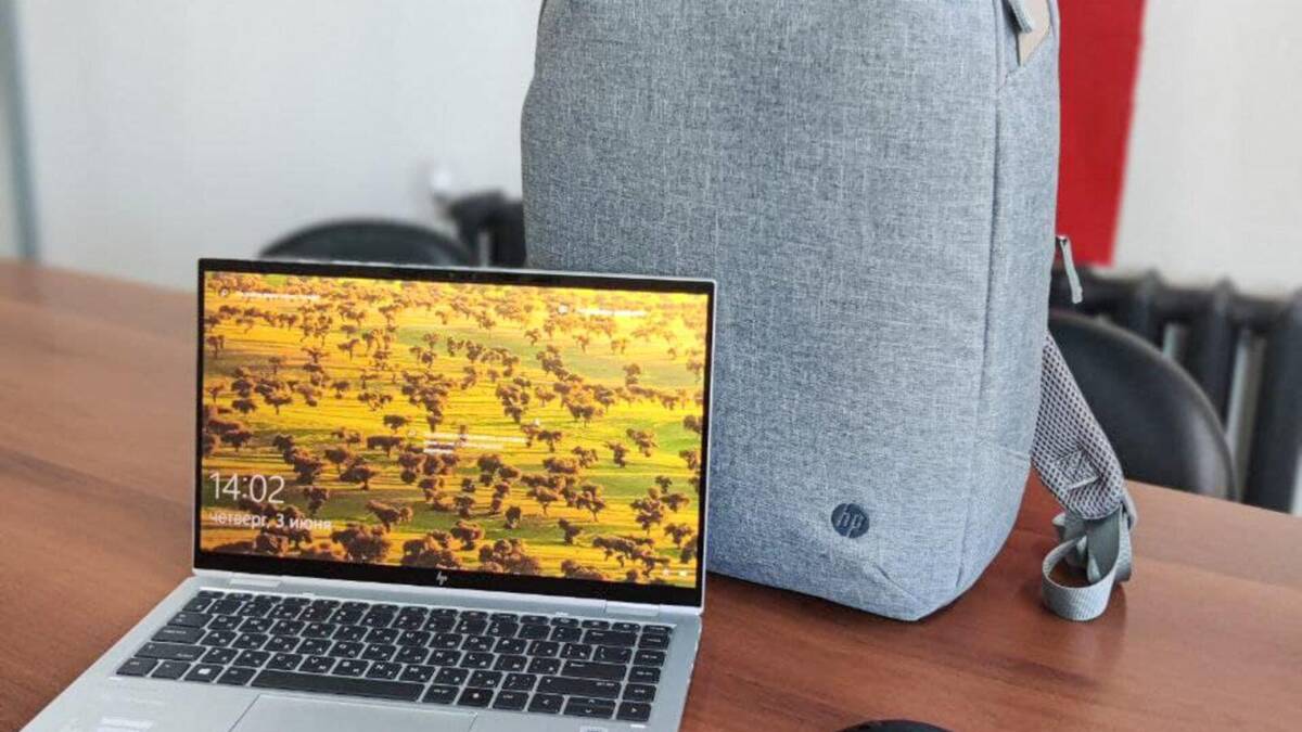 Ноутбук HP EliteBook x360 1040 G7 с сумкой и мышью