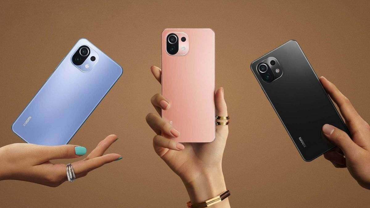 Xiaomi представит смартфон Mi 12 в декабре с мощной камерой 4 Три смартфона Xiaomi на фоне с расширенными камерами