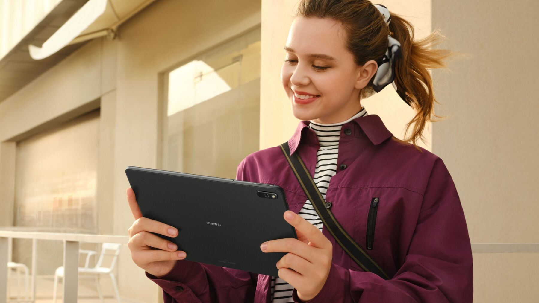 Huawei выпустила новые планшеты на базе HarmonyOS в России 9 mkt matepad 11 lifestyle shot entertainment en hq 16 9 jpg 20210610 scaled
