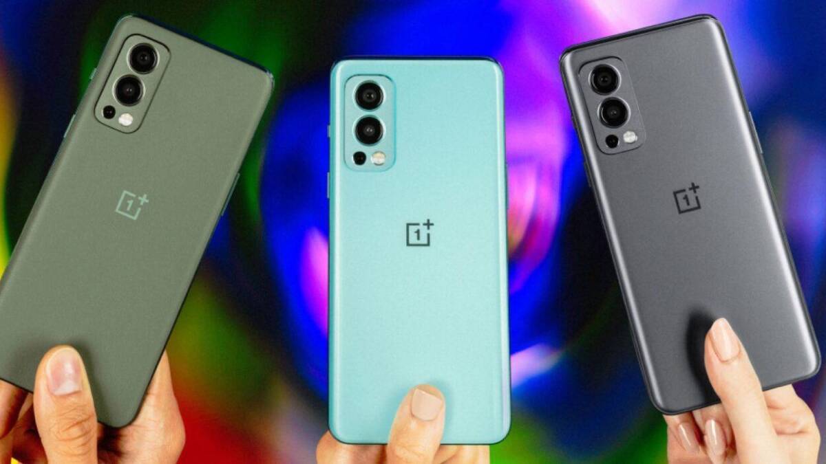 OnePlus Nord 2 только что представили официально 5 Три смартфона OnePlus Nord 2 с задними камерами и логотипом на фоне цвета