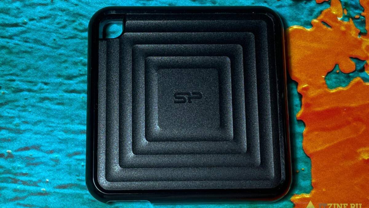 Обзор недорогого внешнего SSD-накопителя Silicon Power PC60 12 Внешний SSD Silicon Power PC60 в черной квадратной коробке
