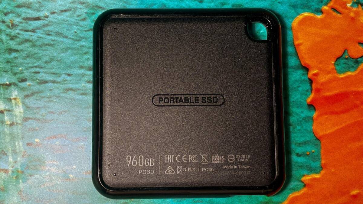 Обзор недорогого внешнего SSD-накопителя Silicon Power PC60 13 Внешний SSD Silicon Power PC60 с черным корпусом