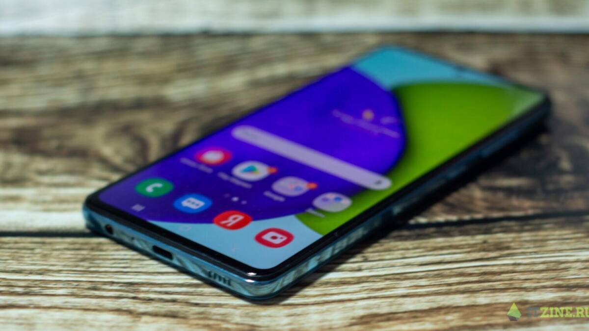 Экран Samsung Galaxy A52 с яркими иконками приложений