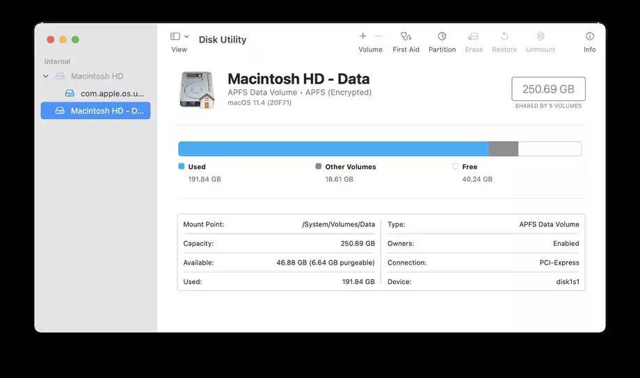 Как установить публичную бета-версию macOS Monterey 3 Экран утилиты дисков на macOS Sonoma с информацией о жестком диске