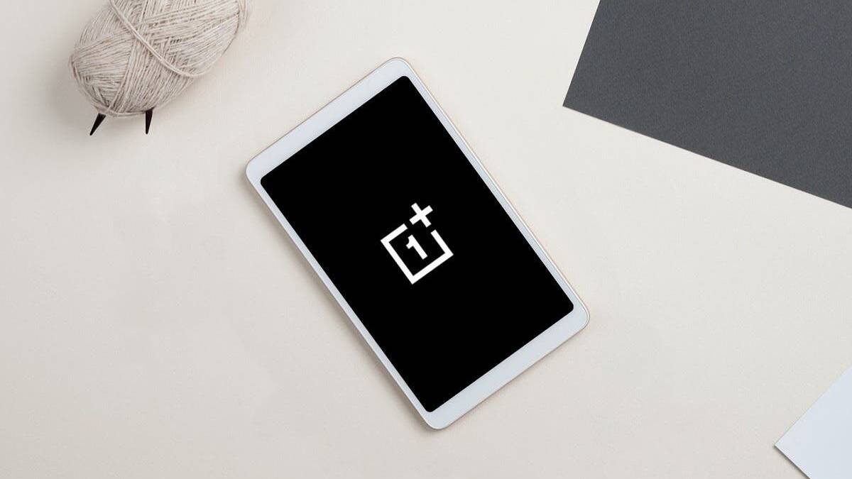 OnePlus готовит к выпуску свой первый планшет 4 Планшет OnePlus с черным дисплеем и логотипом