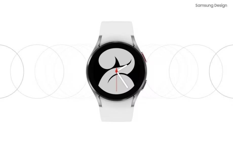 Круглый экран Samsung Galaxy Watch4 с черным интерфейсом