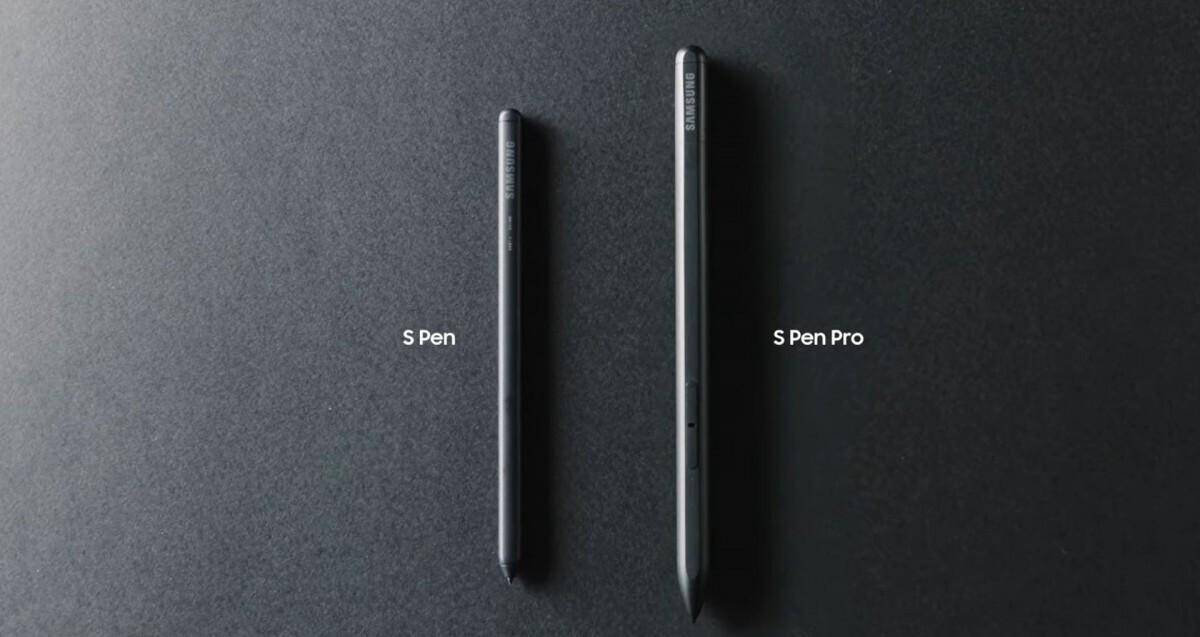 Два стилуса Samsung S Pen и S Pen Pro на черной поверхности