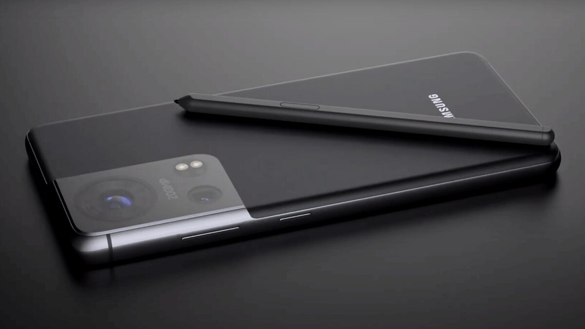 Samsung Galaxy S22 Ultra принесёт скромную эволюцию в камеры 4 Смартфон Samsung Galaxy S22 Ultra с задней камерой и стилусом на черном фоне
