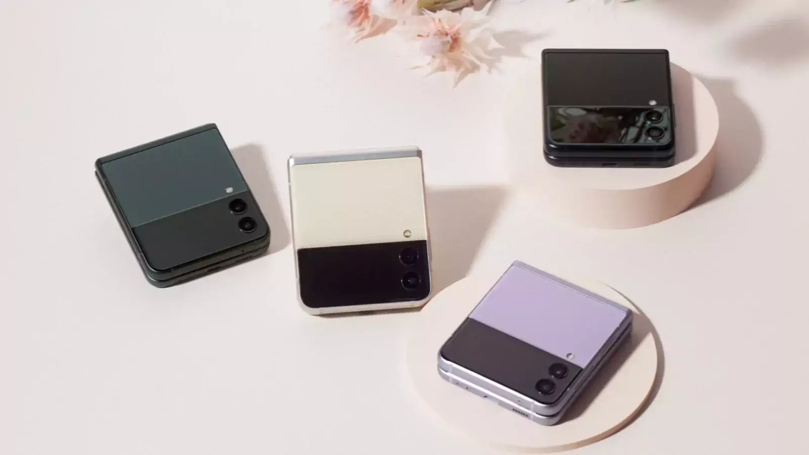 Samsung официально представил складной Galaxy Z Flip3 6 galaxy z flip 3 14