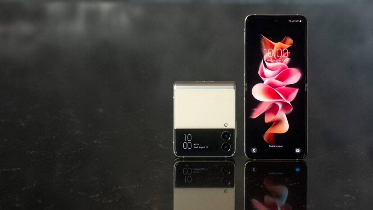Samsung официально представил складной Galaxy Z Flip3 8 Складной телефон Samsung Galaxy Z Flip3 в разложенном виде