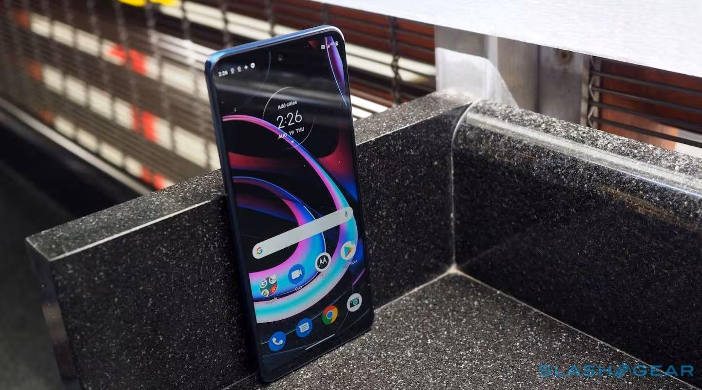 Motorola выпустила новую версию своего смартфона Edge 3 Motorola
