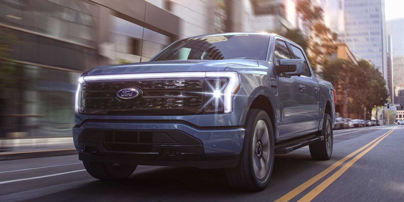 Ford потратит 250 миллионов долларов на увеличение производства F-150 Lightning 2 2022 ford f 150 lightning front view