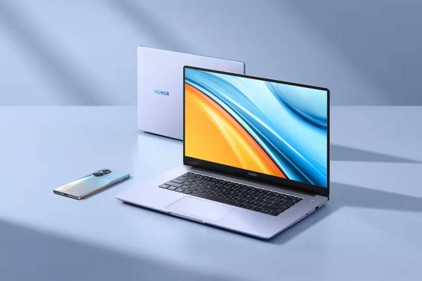 Ноутбук Honor MagicBook 14 или 15 с открытым экраном