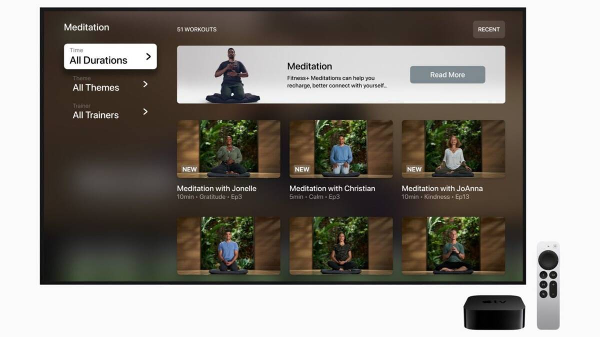 Интерфейс Apple Fitness+ на телевизоре с иконками тренировок и remote пультом