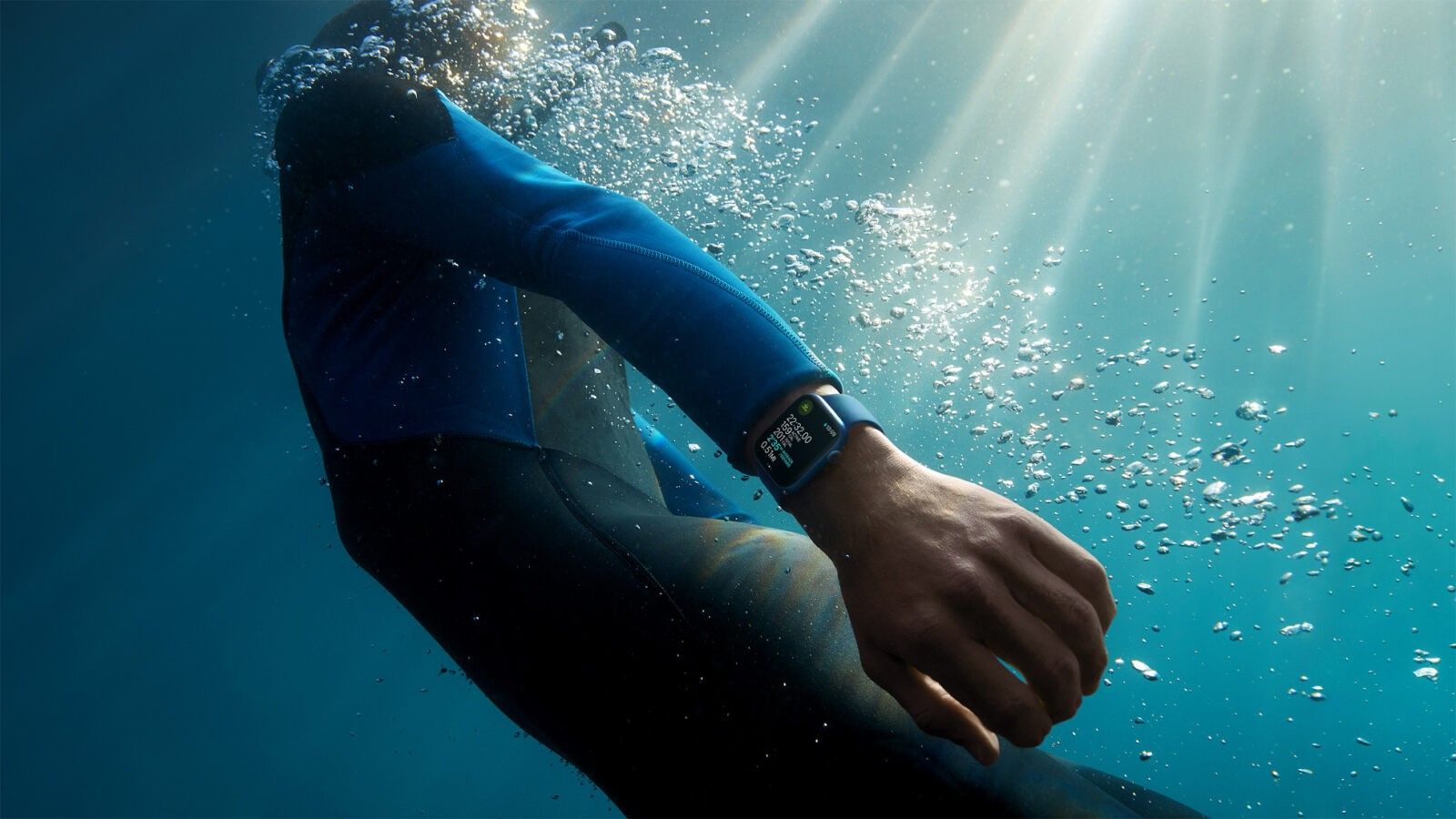 Apple выпустила Apple Watch series 7, самые прочные часы 12 Apple watch series7 lifestyle 02 09142021