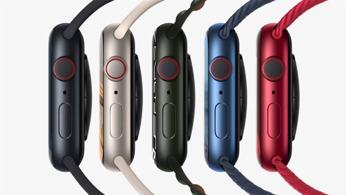 Частичный вид Apple Watch серии 7 со спортивными ремешками