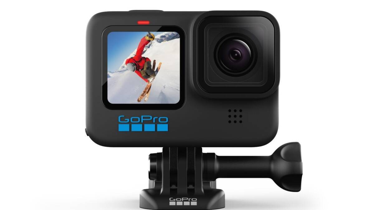 Экшн-камера GoPro HERO 10 с объективом и дисплеем
