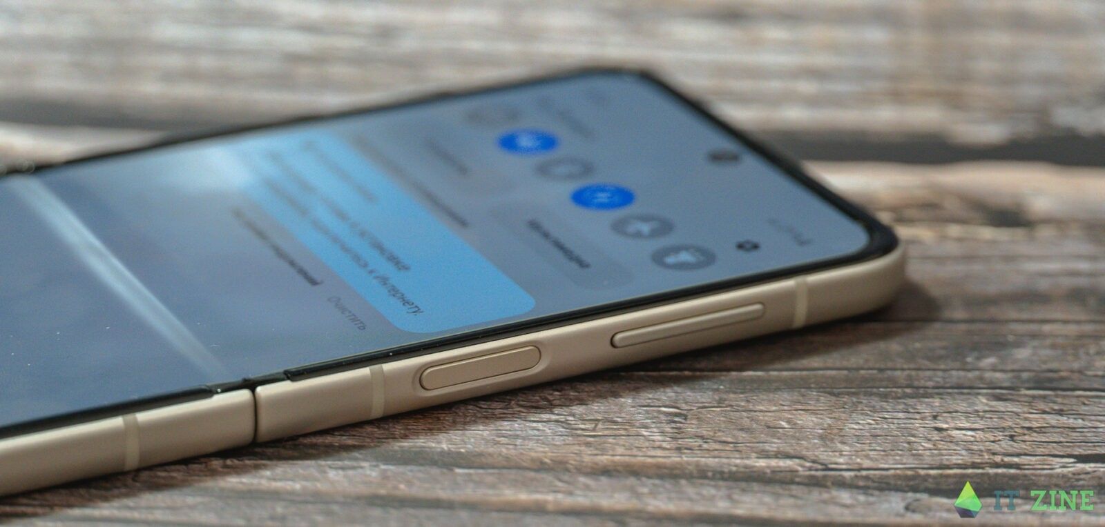 Обзор Samsung Galaxy Z Flip 3: складной смартфон для стильных 34 Samsung Galaxy Z Flip3 03