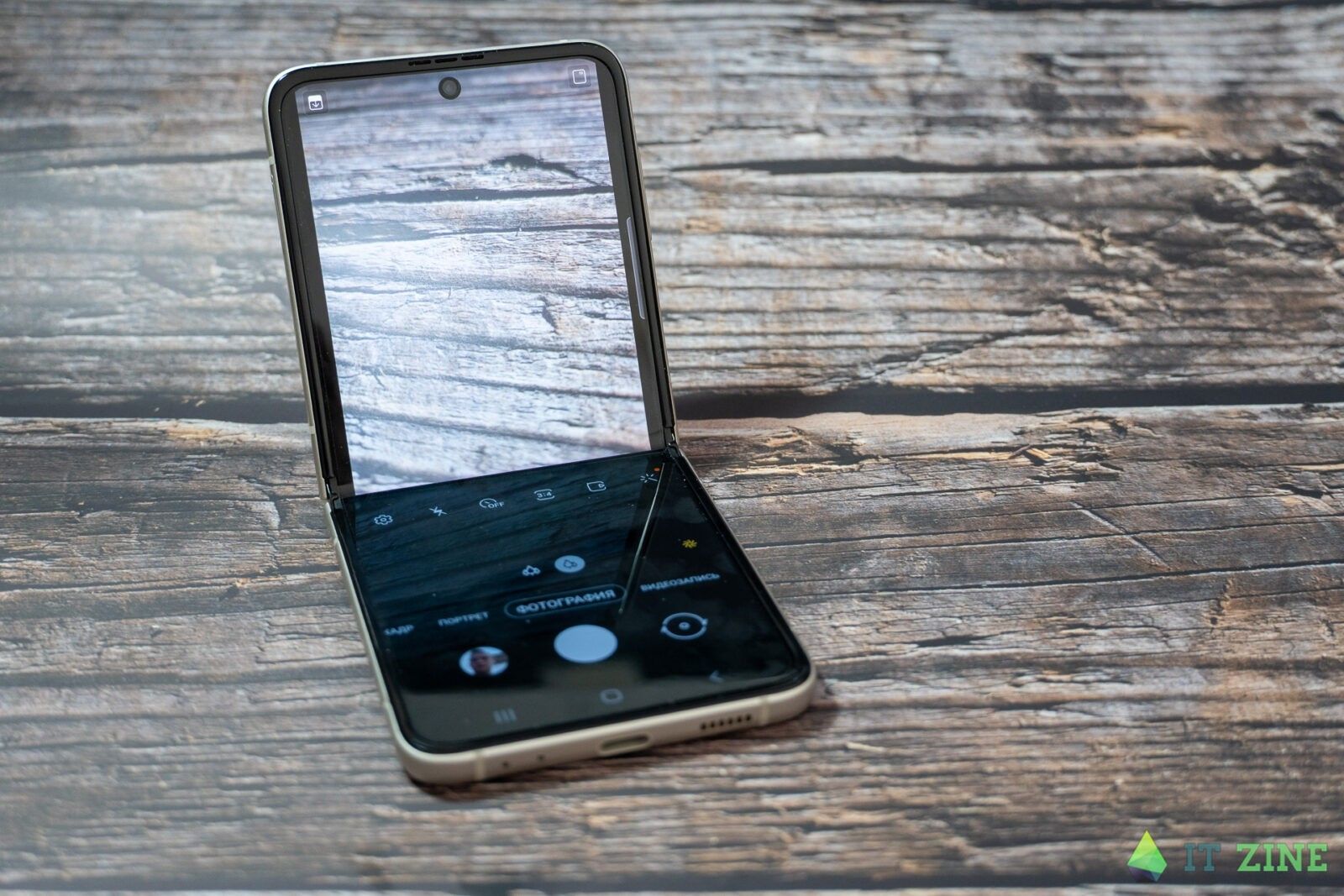 Обзор Samsung Galaxy Z Flip 3: складной смартфон для стильных 38 Samsung Galaxy Z Flip3 06