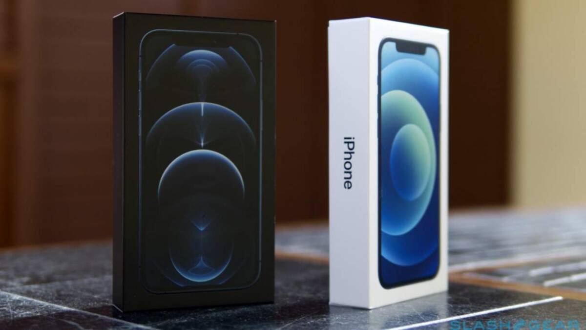 Коробка iPhone 13 с упаковкой и экраном на лицевой стороне