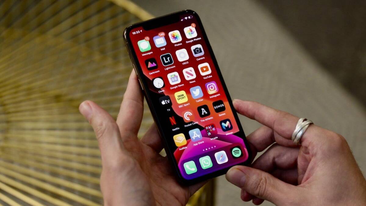 iPhone 14 Pro с обновленным дизайном дисплея и вырезом вместо «челки»