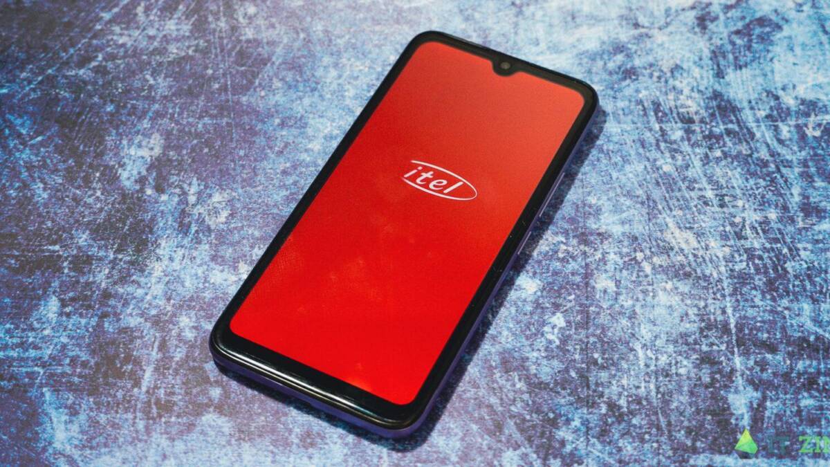Смартфон Itel A48 с красным экраном и рамкой