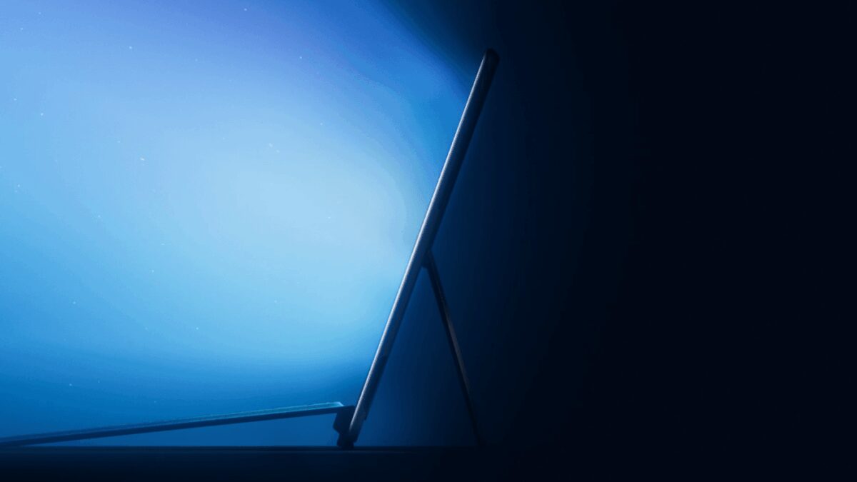 Microsoft представит новые ноутбуки Surface перед запуском Windows 11 3 Боковой вид ноутбука Surface с ультратонким дизайном