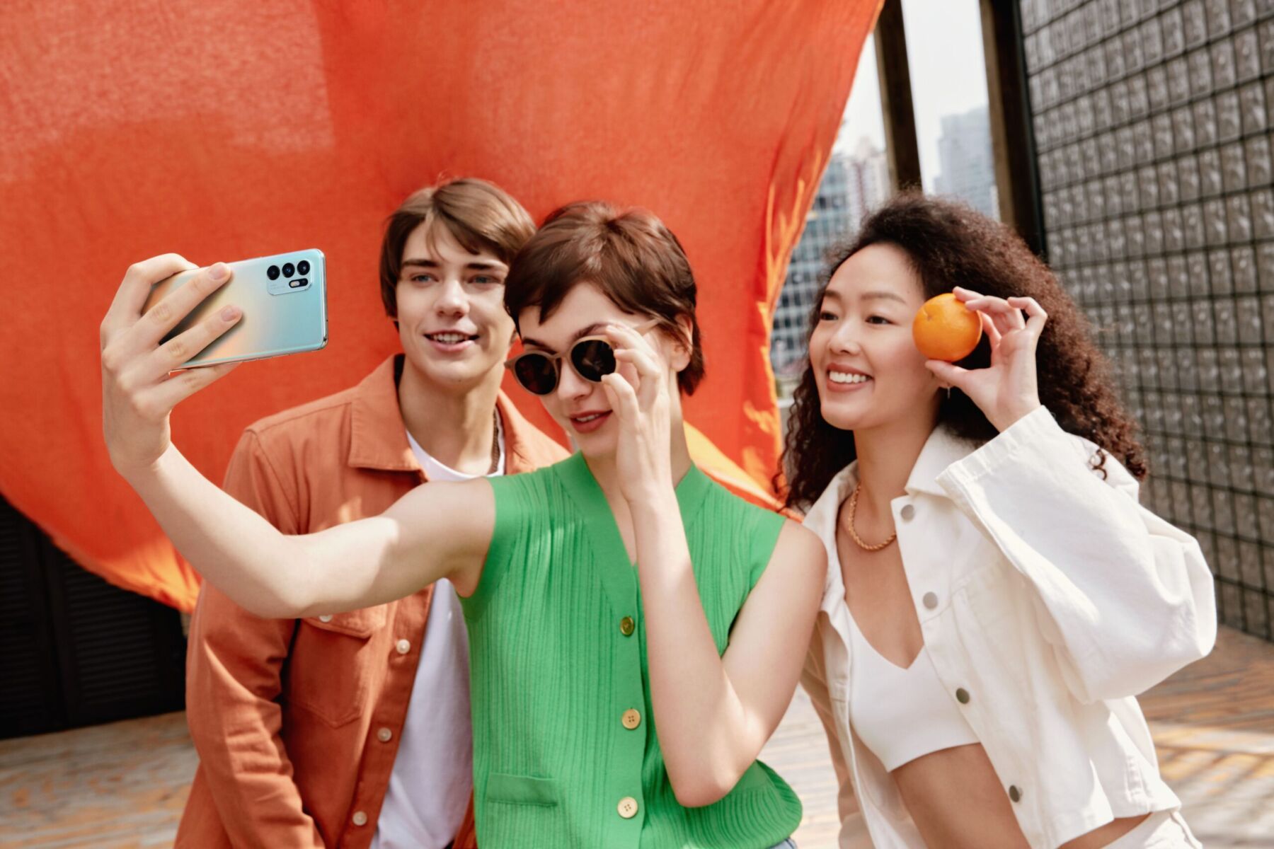 OPPO представила смартфон Reno6 c уникальными функциями портретного видео 9 oppo reno6 selfie scaled