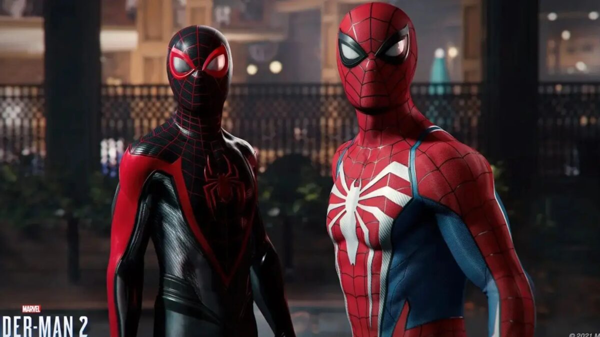 Кадр из Spider-Man 2: два Человека-паука — Питер Паркер и Майлз Моралес — в костюмах на фоне улицы