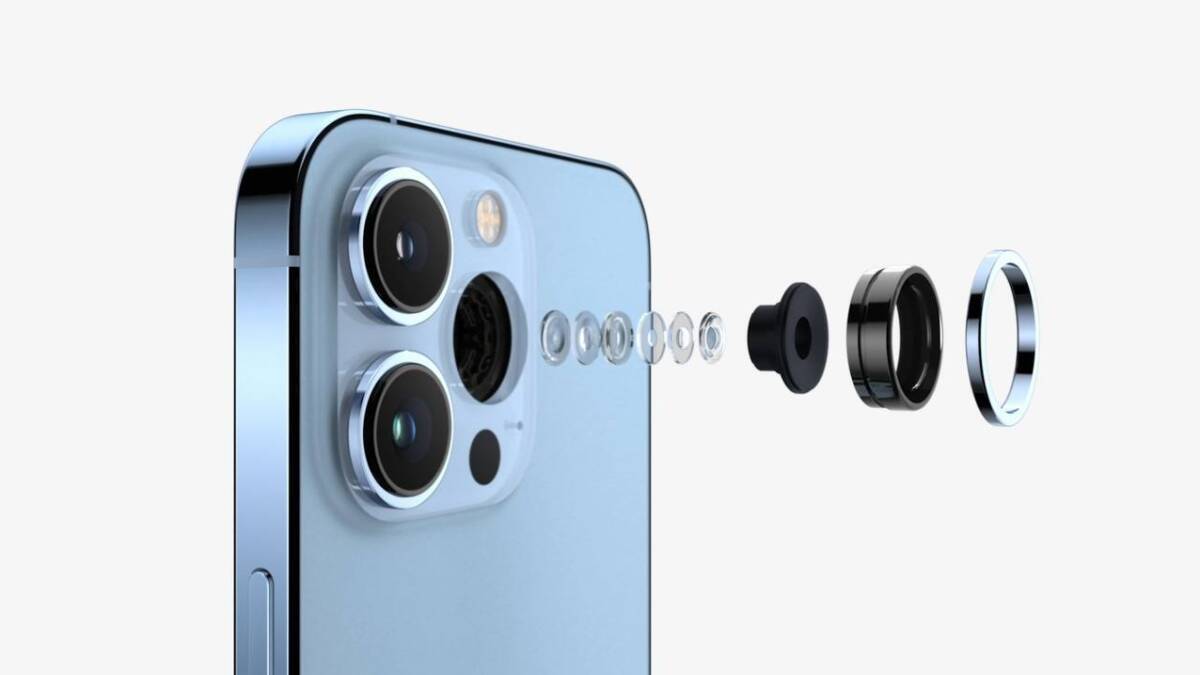 Разбор камеры iPhone 13: модули с разъемами и линзами крупным планом
