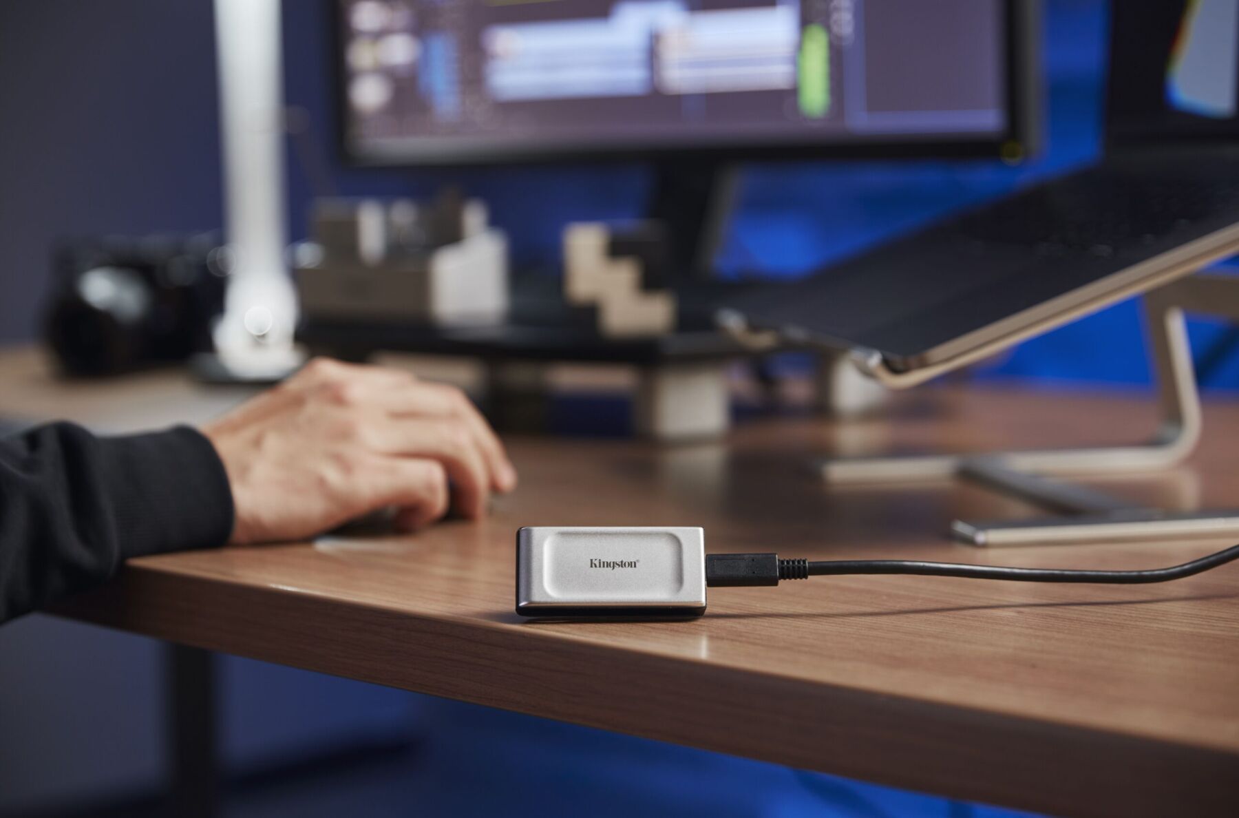 Kingston представила XS2000 — карманный SSD размером с флешку и объемом до 2 ТБ 7 ssd kingston xs2000 4 scaled