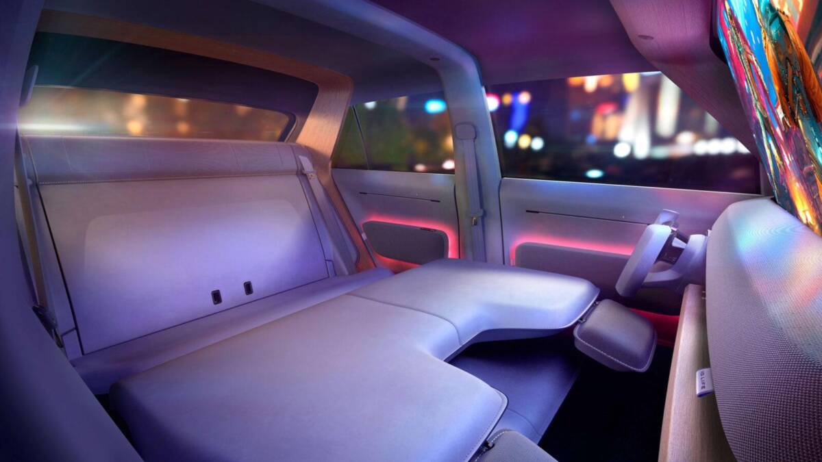 Интерьер концепт-кара Volkswagen ID.Life с мягкой обивкой и световой подсветкой